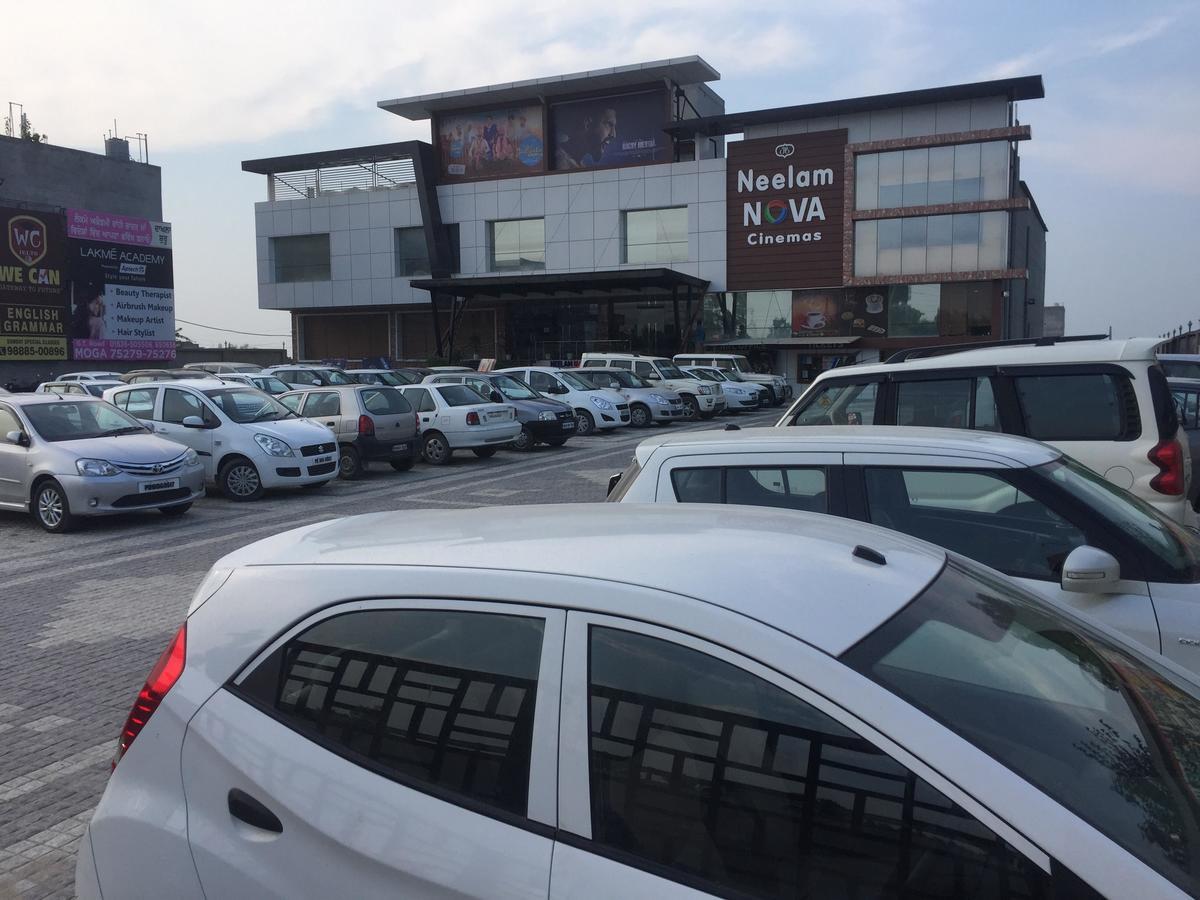 Hotel Neelam Moga Ludhiana Exterior foto